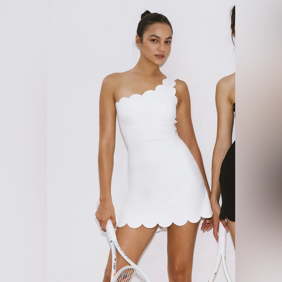 Wiskii Dresses & Skirts - Wiskii Active One-Shoulder Scalloped Dress Ivory Size Small